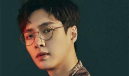 戴眼镜吃瓜娱乐圈博主,揭秘娱乐圈幕后真相